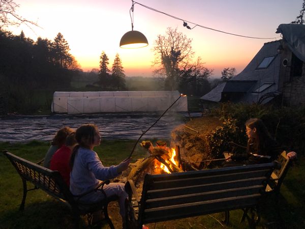 longère familiale dans un hameau sans vis à vis 1 hectare espaces en herbe, potager et verger