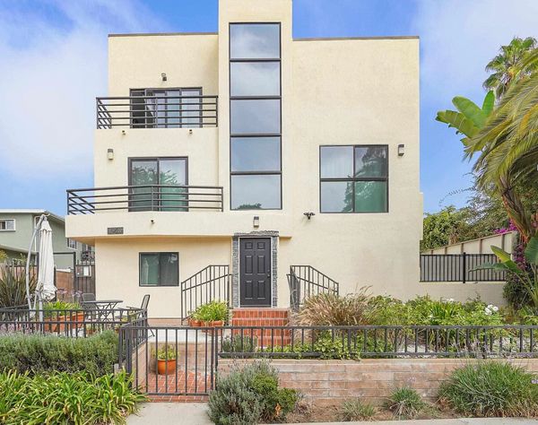 2-bedroom town-house at the heart of Santa Monica