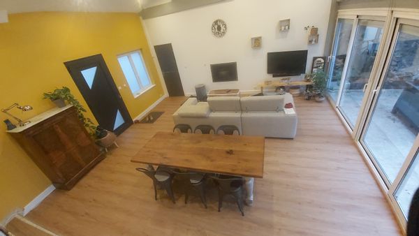 La maison d'Anthony, de Noémie et de leurs poulettes