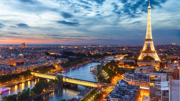 A 2 stations de Paris