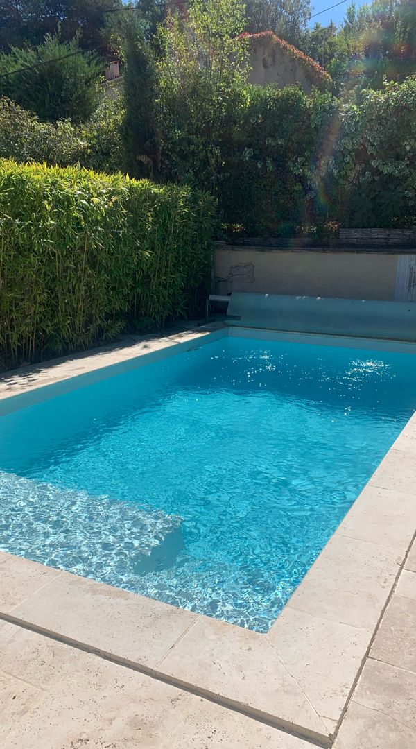 Maison rénovée, piscine sécurisée, dans un village provençal charmant