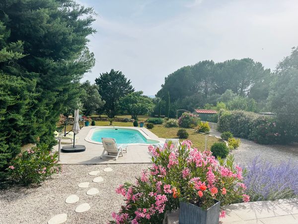 Échappée Belle en Provence : Villa & Piscine au Cœur de la Nature