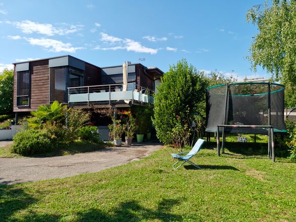 Maison familiale avec jacuzzi, jardin et vue Mont-Blanc, à 20 min du centre  de Genève.