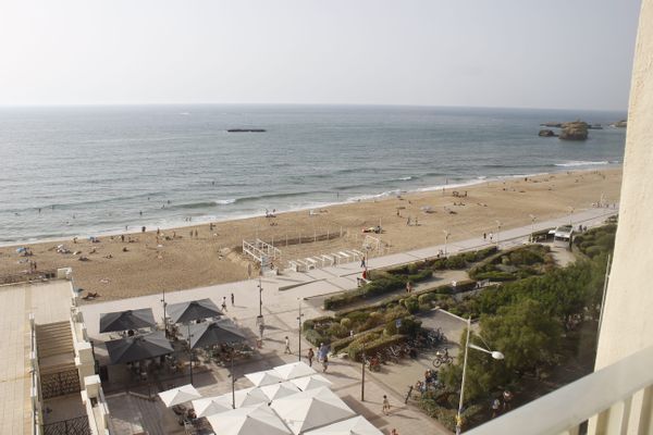 Première ligne sur la grande plage de Biarritz