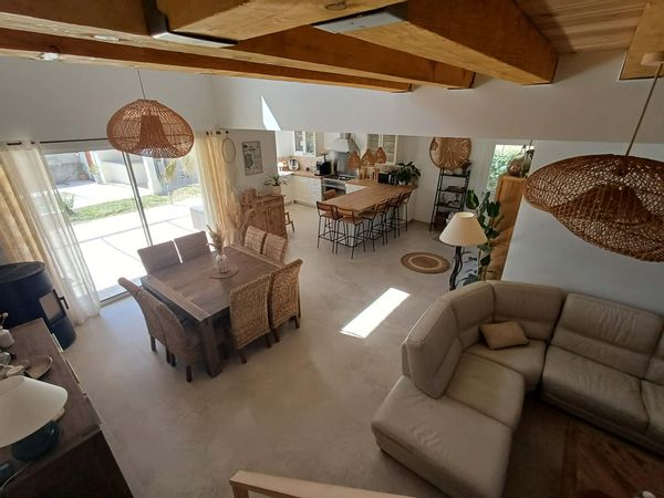 Maison 4 chambres et piscine dans petit village provençal