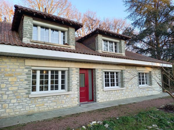 Maison au bord de la forêt proche Poitiers
