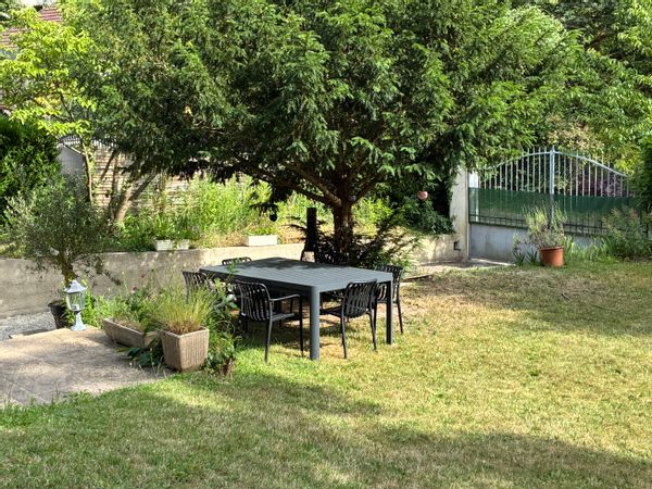 Maison entre campagne et ville