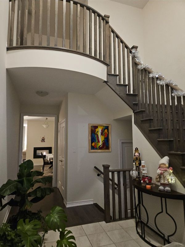 Cosy home in Aurora at 15 min to Toronto