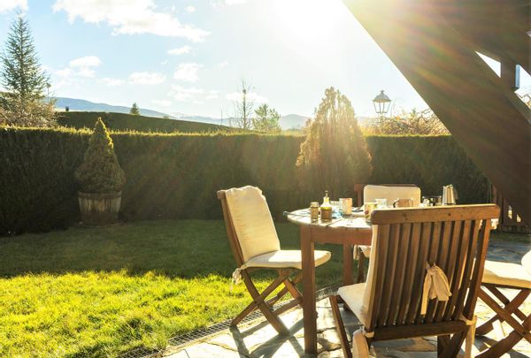 Appartement avec grand jardin privé dans la montagne
