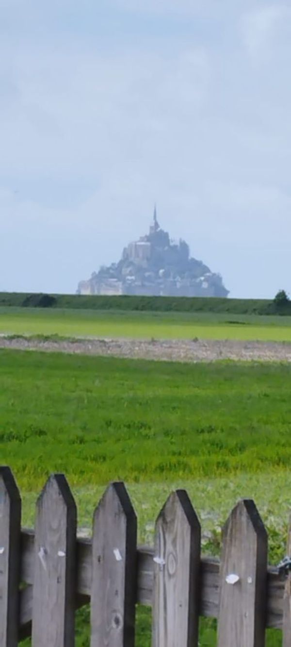 "Charme médiéval & confort : Votre camp de base idéal entre Dinan Saint-Malo et le Mont-Saint-Michel