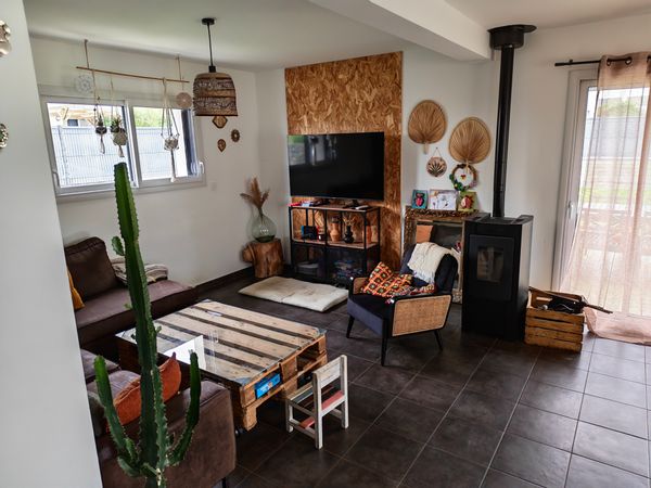 Maison familiale tout confort : terrasse sud, BBQ, jeux enfants, très bien située, plage à 2 km.