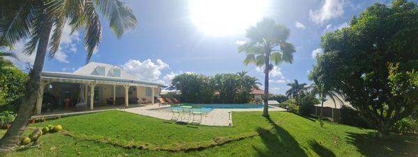Venez découvrir cette belle maison située au cœur de la Guadeloupe...
