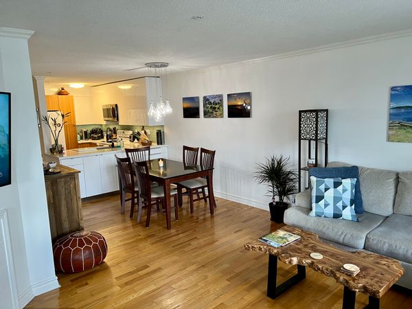 Cozy, Quiet Downtown Flat with King bed: Steps to Beach & Davie Village