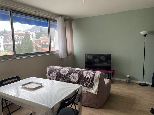 Appartement lumineux , proche chaîne des Dômes.