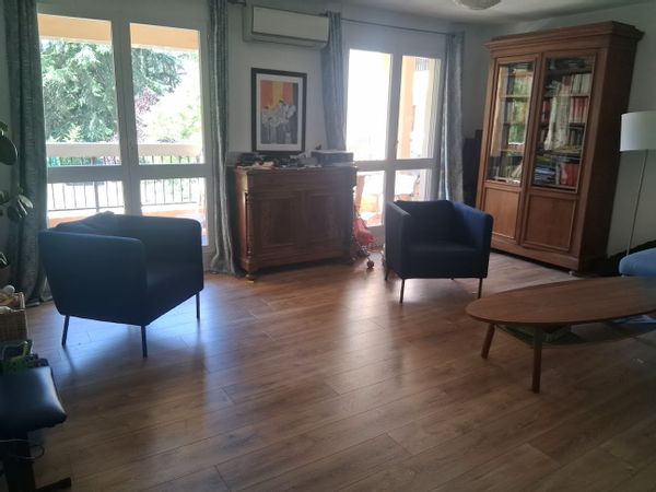 Appartement proche des transports en commun pour visiter Lyon, en bord de rivière (Saône)