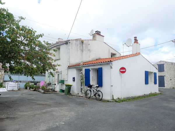 Petite maison (4 personnes) sur l'île d'Oléron (FRANCE) (pas en hiver car frais de chauffage)