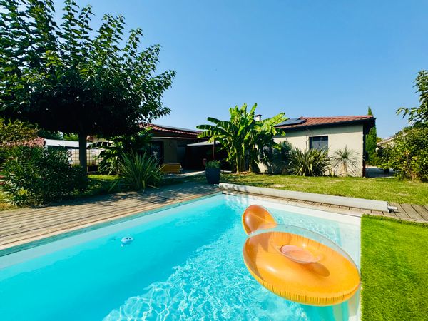 La maison de Sandrine & Pierrick Pretty house with swimming pool, billiard, table football…