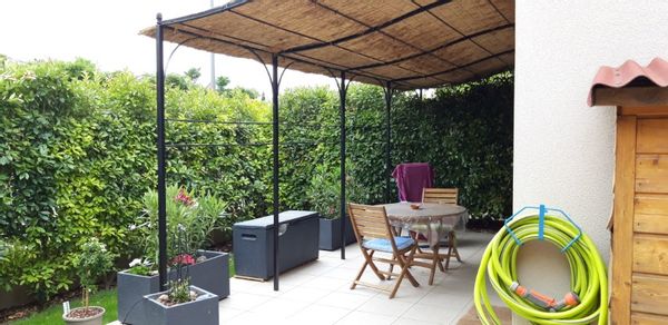 La MAISON de NORA : 89 m2 avec 1 étage à 10 min de SAINT-REMY DE PROVENCE et gare TGV AVIGNON