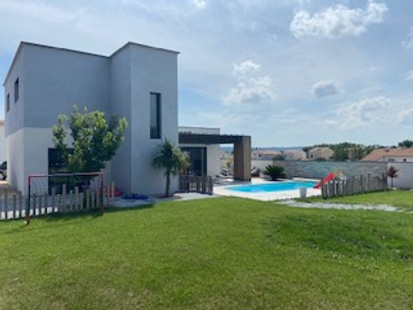Appartement dans villa avec piscine