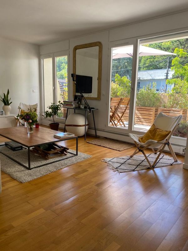 75 m2 quiet appartement with 2 terraces in a lovely village 30 min West Paris