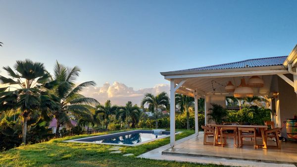 Villa Compérou – Villa climatisée, Piscine & Jardin, cocooning au cœur de la Guadeloupe