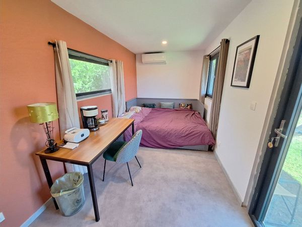 Chambre climatisée avec sdb