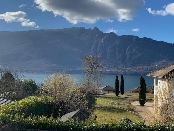 Magnifique villa sur les bords du lac du Bourget et au pied du massif des Bauges