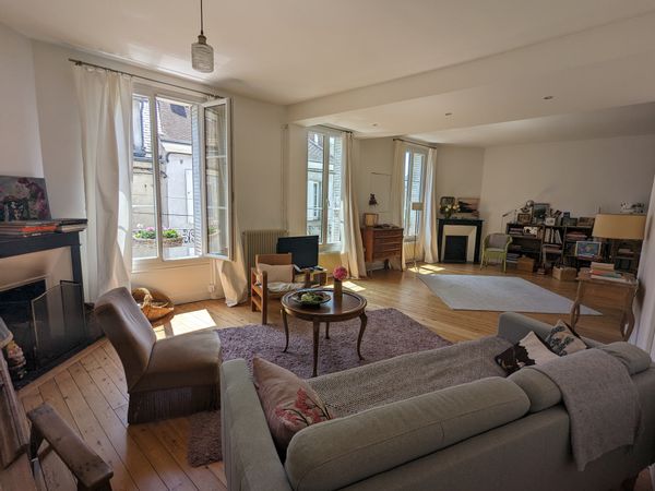 Jolie maison de ville avec cour intérieure fleurie