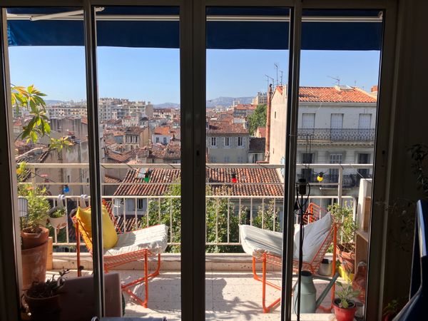 La maison de Mélanie & Marine avec le chat Carbonite en plein coeur de Marseille.