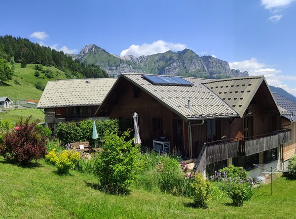 Entre lac et montagne : La maison de Virginie