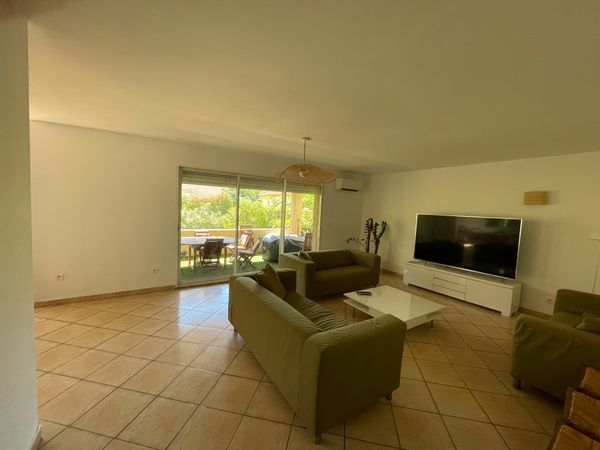 Maison au calme près de la mer avec piscine
