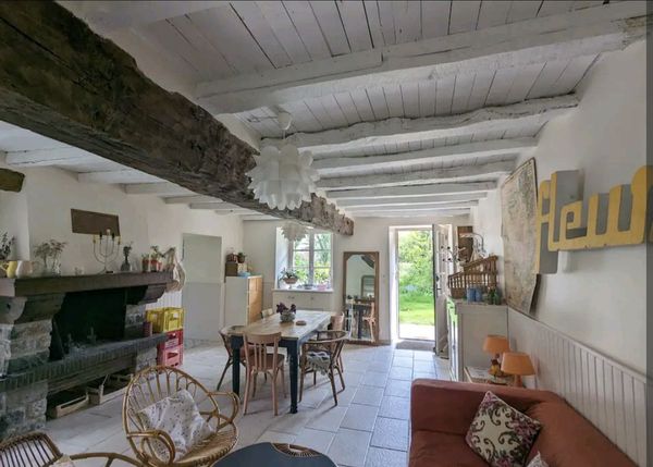 La maison aux volets rouges