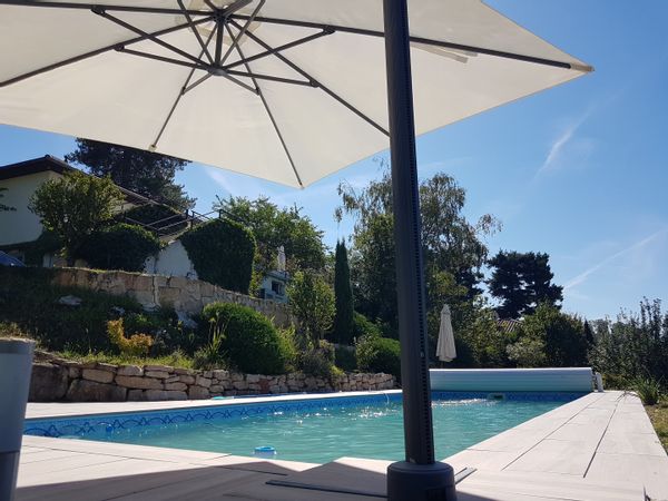 Maison et piscine dans le val de Saône (Lyon)