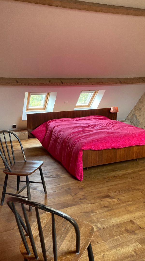 Chambre privée ocre