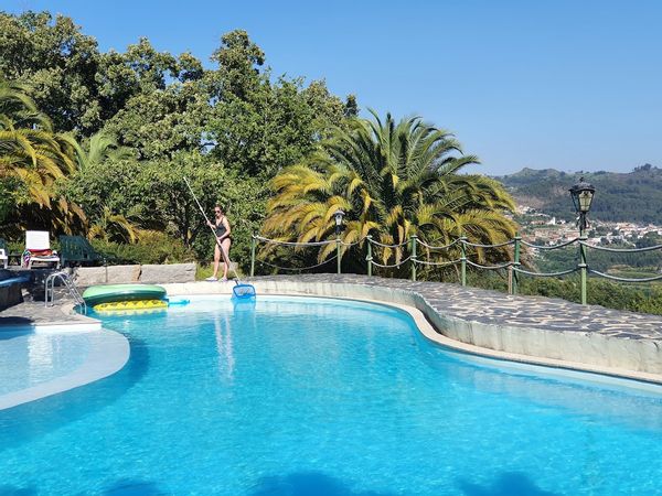 Chalet en bois avec piscine