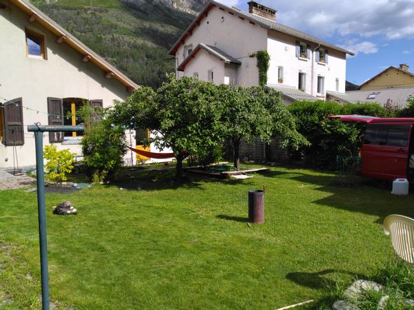 Maison cocoon avec jardin au cœur des Alpes.