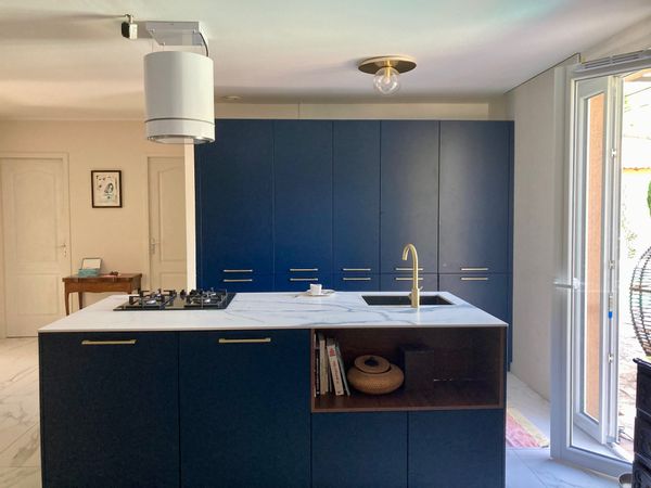 Calme & Confort en PROVENCE : Piscine, terrasse ombragée, jardin, arbres fruitiers, parking privatif