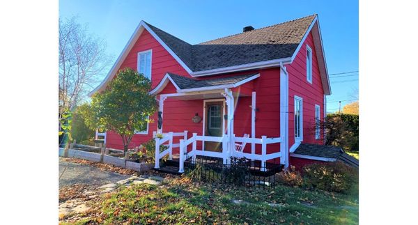 La petite maison rouge de Cécile, Aiyana et Naëlé