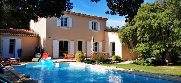 Villa climatisée au calme, Pont du Gard et Avignon à 10 minutes