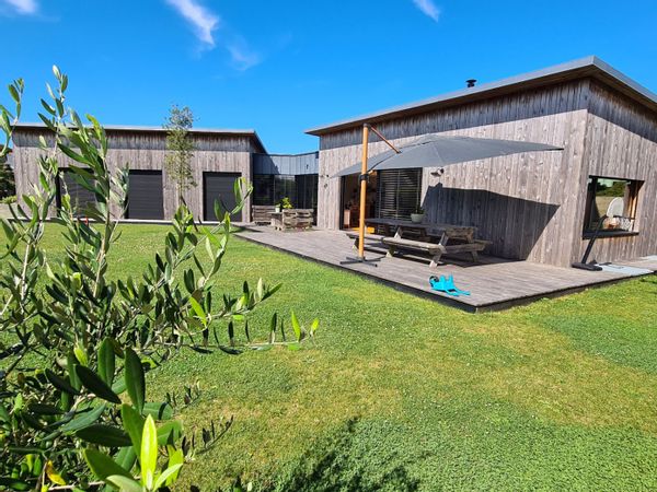 Maison d'architecte en bois à LOCQUIREC à 1 km des plages