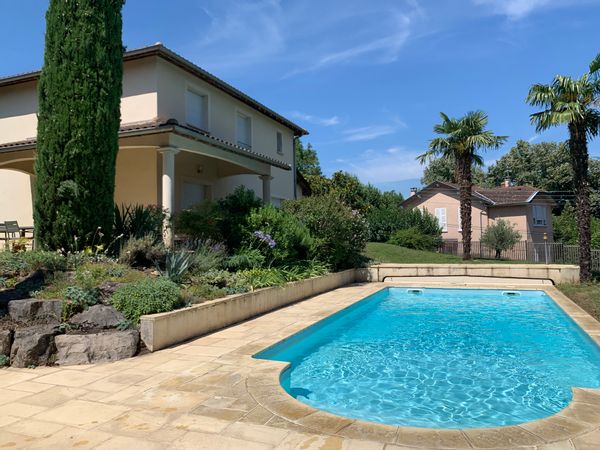 Villa familiale avec piscine et climatisation | LYON