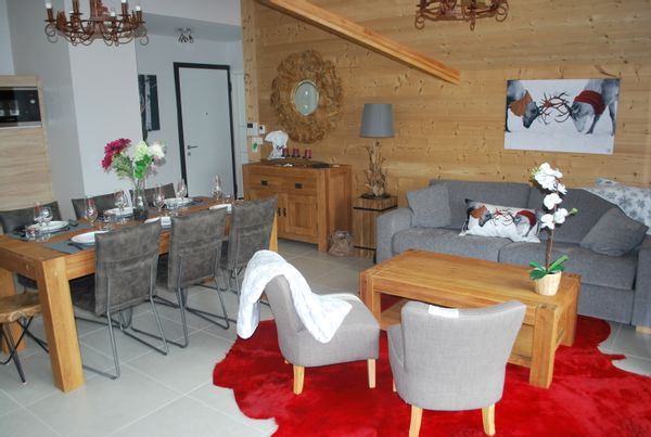 Magnifique appartement en dernier étage avec vue sur les montagnes et la cascade