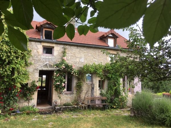 Maison ancienne dans village médiéval - Stone house in medieval village