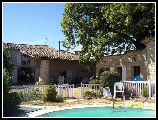 Beautiful XVIIIth century house with pool close to Provence