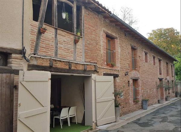 CHAI du XVI siècle totalement rénové dans une Bastide classée du XIII. Architecture de type longère