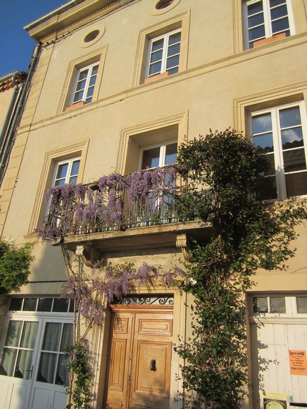 Maison de charme au coeur d'un village Provençal