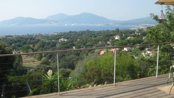Villa MAGNIFIQUE vue sur mer , 1500 m de la mer, à 3 mm Station balnéaire de Porticcio, 300m du chemin de randonnée