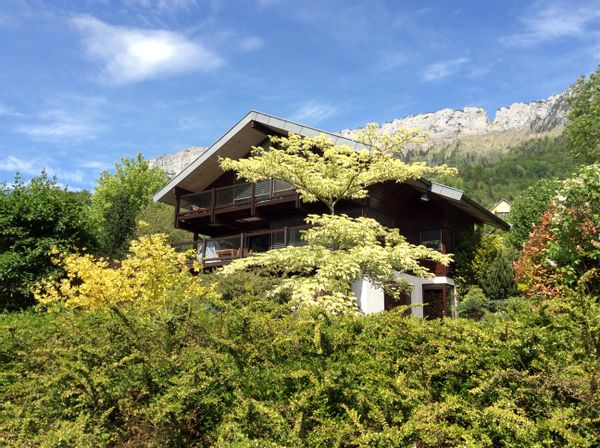 Chalet contemporain entre lac et montagne
