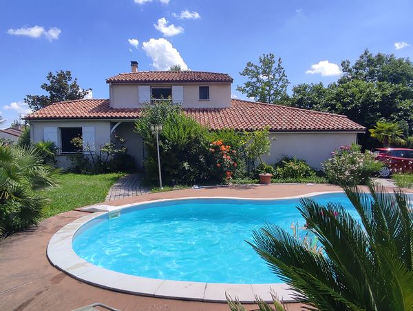 Maison de 140 m² avec piscine et jardin clôturé de 900 m²