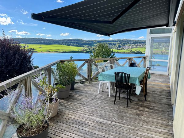 Maison au bord du lac de Saint Point.